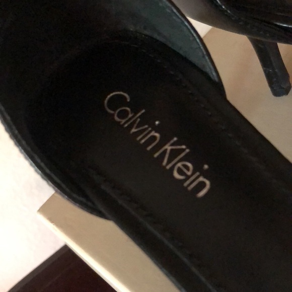 Calvin Klein Patent/Leather T strap Heel - Picture 5 of 5